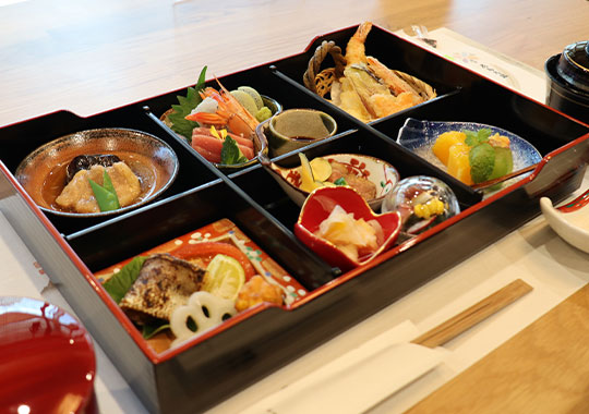 割烹 花鳥月露｜松花堂ランチ(内容は月ごとに変わります)