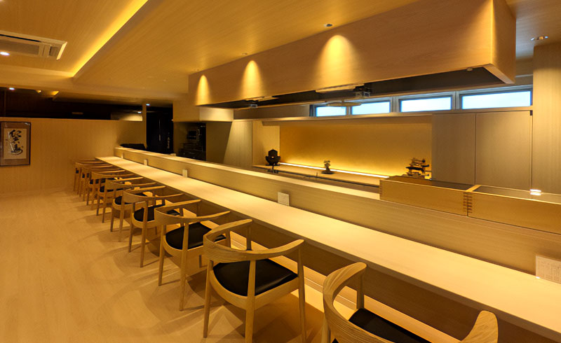 宝塚の「割烹 花鳥月露」のカウンター席
